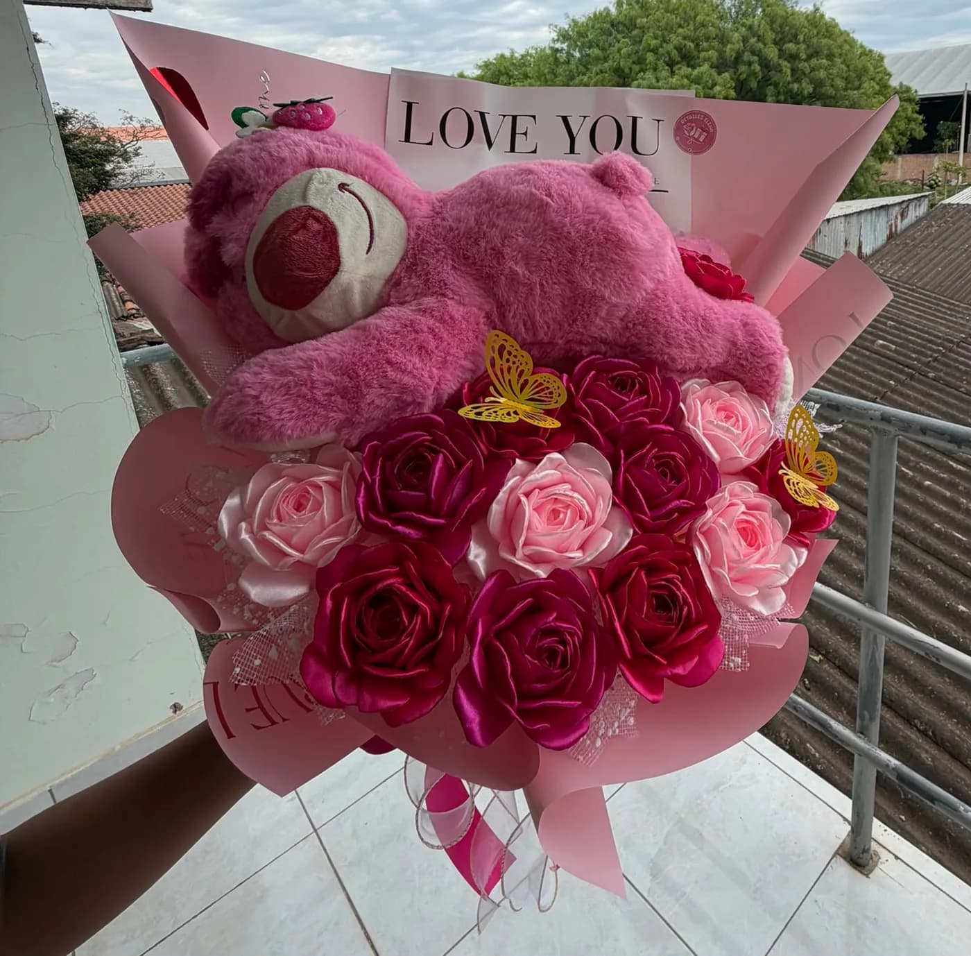 Ramo abanico XXL súper jumbo con 14 rosas y peluche oso dormilón