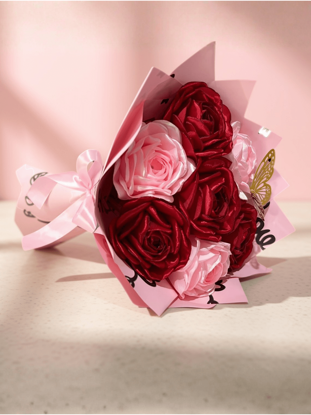 Ramo cono S con 7 rosas
